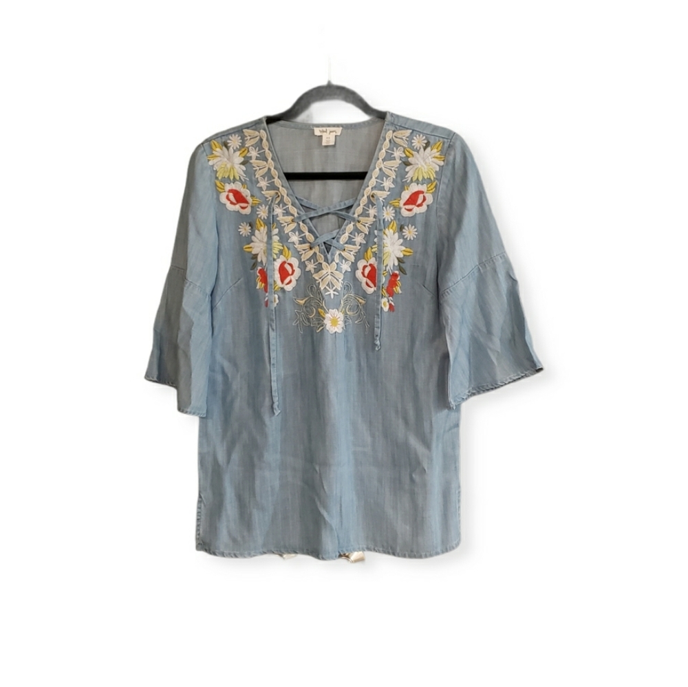 🌿 Trendy Floral Top